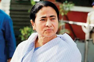बयानबाजी: ममता ने कहा- देश में सुपर इमरजेंसी, भाजपा का जवाब- बंगाल में जय श्री राम बोलने पर जेल भेज देते हैं