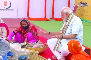 मथुरा: मोदी ने कहा- 2 अक्टूबर तक अपने घरों और कार्यस्थलों को सिंगल यूज प्लास्टिक से मुक्त करें
