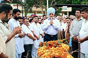 जम्मू कश्मीर के आतंकी हमले में मृतक सेब व्यापारी का शव अबोहर पहुंचा