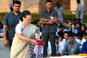कांग्रेस: सोनिया गांधी ने कहा- जो झूठ की राजनीति करते हैं, वे गांधी का दर्शन समझ नहीं पाएंगे