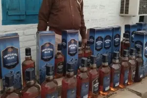 ट्रक से 400 कार्टन विदेशी शराब बरामद