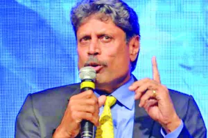 क्रिकेट: कपिल ने कहा – 23 साल की उम्र में कप्तान बना तो अजीब लगा कि मेरे सीनियर मेरे नेतृत्व में खेलेंगे