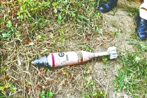 जम्मू-कश्मीर के सांबा गांव से तीन मोर्टार गोले मिले