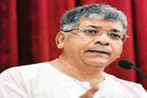 मुसलमानों को धर्मनिरपेक्षता के साथ खड़ा होना चाहिए : प्रकाश