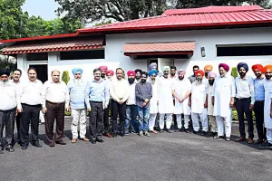पराली जलाने व भू-जल को लेकर सरकार चिंतित, प्रगतिशील किसानों का मांगा साथ