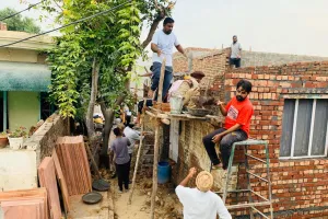 संगरूर : डेरा अनुयायियों ने बनाया बुजुर्ग का आशियाना