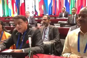 कश्मीर पर बेहिसाब हमले करवाने वाला पाकिस्तान अंतरराष्ट्रीय कानून का चैम्पियन होने का ढोंग कर रहा: थरूर
