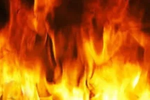आग लगने के कारण लाखों का सामाना हुआ स्वाहा