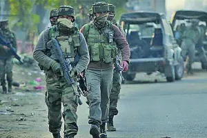 अनंतनाग में आतंकवादियों ने भीड़ पर फेंका ग्रेनेड, 10 लोग जख्मी
