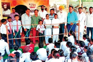 मलोट : साध-संगत ने जरूरतमन्द विद्यार्थियों को बांटे बूट