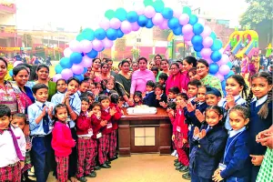 लुधियाना : विद्यार्थियों ने मनाया चाचा नेहरू का जन्मदिन