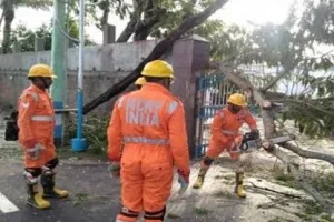 बंगाल में ‘बुलबुल’ का कहर, दो मरे