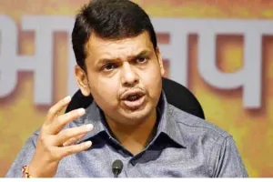 फडणवीस को समन जारी, चुनावी हलफनामे में छुपाए दो क्रिमिनल केस