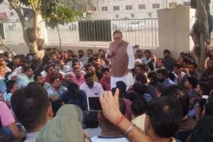 ‘जो सरकार बसा नहीं सकती उसे उजाड़ने का भी हक नहीं’
