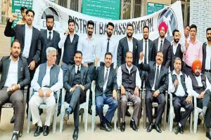 हड़ताल पर वकील, कामकाज ठप्प