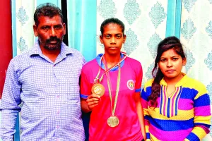 गुरदासपुर : राज्य स्तरीय खेलों में रैसलर दीक्षा ने दूसरी बार जीता गोल्ड मैडल