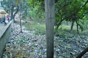 बठिंडा : लोगों ने पार्क को बनाया कूड़े का डंप