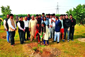 पटियाला : श्री गुरू नानक देव जी के 550वें प्रकाश पर लॉ यूनिवर्सिटी ने लगाए 550 पौधे