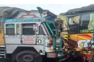 कोहरा बना काल, 20 वाहन टकराए, दो की मौत