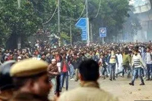 जामिया में तनाव, सेमेस्टर परीक्षाएं स्थगित