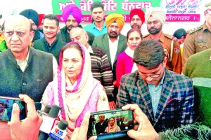 गुरदासपुर : कैबिनेट मंत्री ने शुरू करवाया रेलवे पुल का निमार्ण कार्य