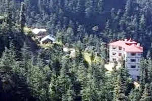हसन वैली में फंसे सौ पर्यटकों को प्रशासन ने बचाया