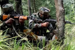 Jammu & Kashmir : LOC पर गोलाबारी जारी, भारतीय सेना ने पाक की छह चौकियां तबाह की