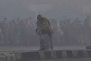 रिकॉर्ड तोड़ सर्दी से ठिठुरी दिल्ली, लोग बेहाल