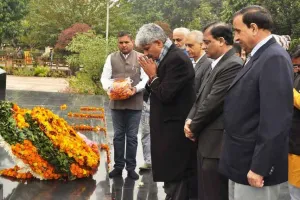विजय दिवस पर शहीद सैनिकों को किया नमन