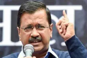 मैं दिल्ली वालों का बेटा हूं या आतंकवादी, जनता फैसला करे: केजरीवाल
