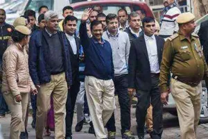 सात घंटे इंतजार के बाद केजरीवाल ने दाखिल किया नामांकन