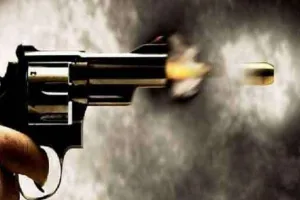 दस पुलिसकर्मी निलंबित, सात को जेल