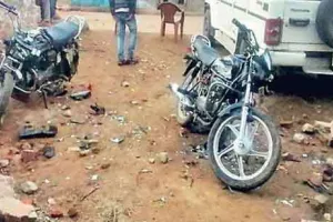 सरपंच के विजयी जुलूस पर पथराव, दो घायल