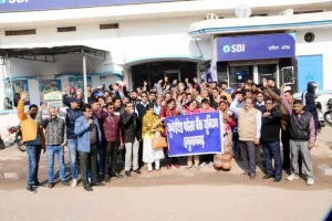 वेतन बढ़ोत्तरी की मांग को लेकर बैककर्मियों की हड़ताल जारी