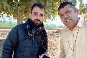 Honesty: मोबाइल लौटाकर पेश की ईमानदारी