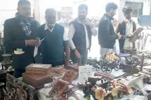 Saras Fair: अद्भूत हैं ये सजावटी तोप, बक्सा और संदूकें