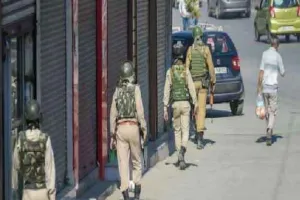 जम्मू कश्मीर अपराध शाखा ने कश्मीर में कई स्थानों पर छापे मारे