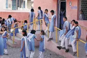 छह साल में खोले 40 सरकारी स्कूल, बंद किए 136