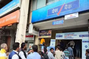 यस बैंक खाताधारकों में मचा हड़कम्प