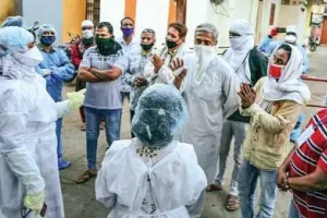कोरोना संकट झेलते डॉक्टर एवं चिकित्साकर्मी