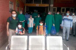 राहतभरी खबर: कोरोना से जंग जीतने वाले दोनों बच्चों को अस्पताल से मिली छुट्टी