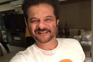 लॉकडाउन में सेल्फी लेना सीख रहे अनिल कपूर