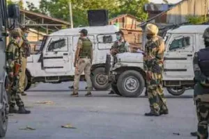 पुलवामा में वाहन से विस्फोटक बरामद