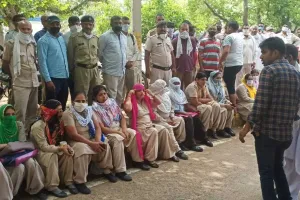 पीजीआई से 500 सुरक्षाकर्मियों को निकाला, किया प्रदर्शन