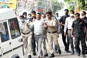 Arrested : अभी भी हेकड़ी नहीं गयी विकास दुबे की