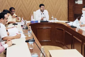कॉन्ट्रेक्ट लेबर रखने वाले संस्थानों को एचयूएम से जोड़ा जाएगा : दुष्यंत