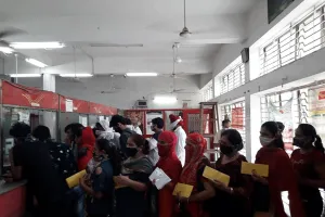 पूज्य गुरु जी को राखी भेजने के लिए डाकघरों में उमड़े डेरा श्रद्धालु