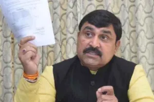 बर्खास्त पीटीआई संघर्ष समिति ने विधायक कुंडू को सौंपा ज्ञापन
