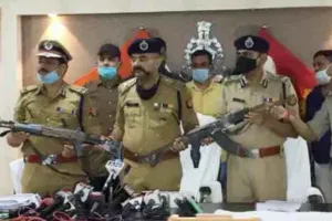 पुलिस को विकास के घर पर मिली एके-47: कुमार