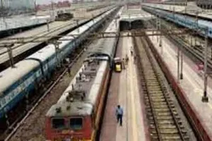 रेलवे का निजीकरण सुरक्षित व जनता के हित में हो